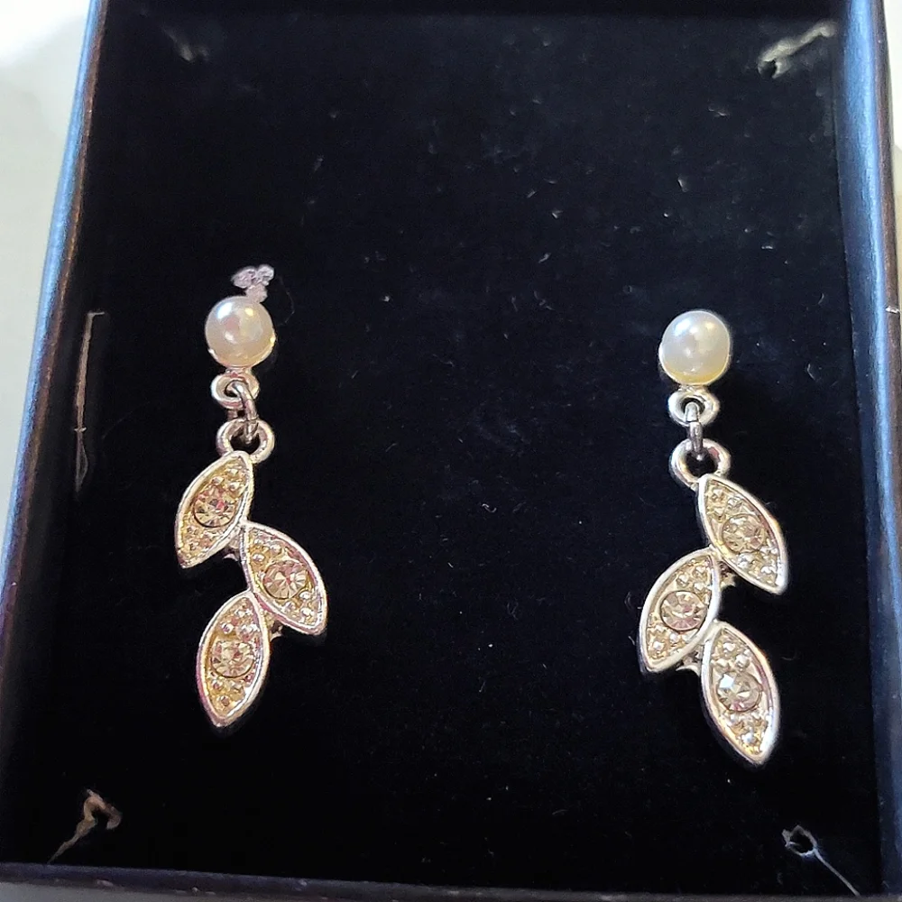 Marquise Leaves Pearlesque Earrings Avon Silver Tone Faux Pearl and Diamond